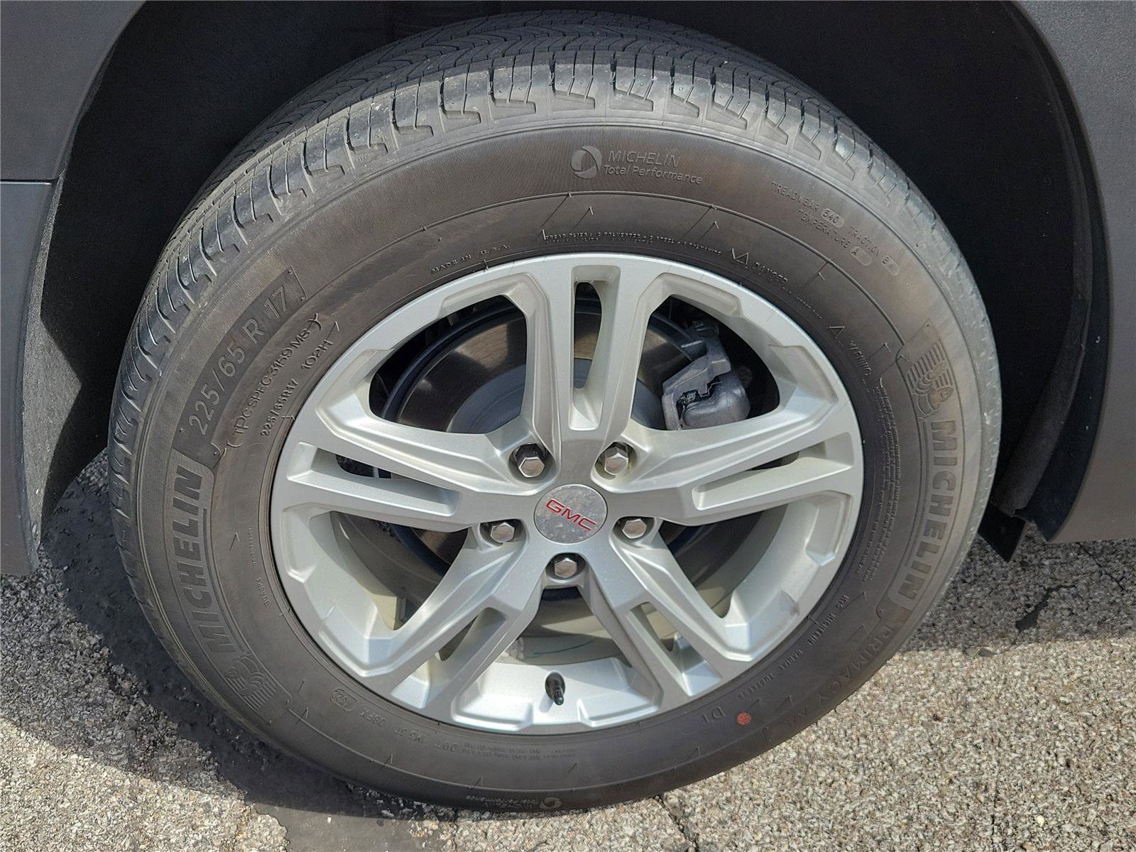 Used 2023 GMC Terrain SLE w/ Driver Convenience Package image 5