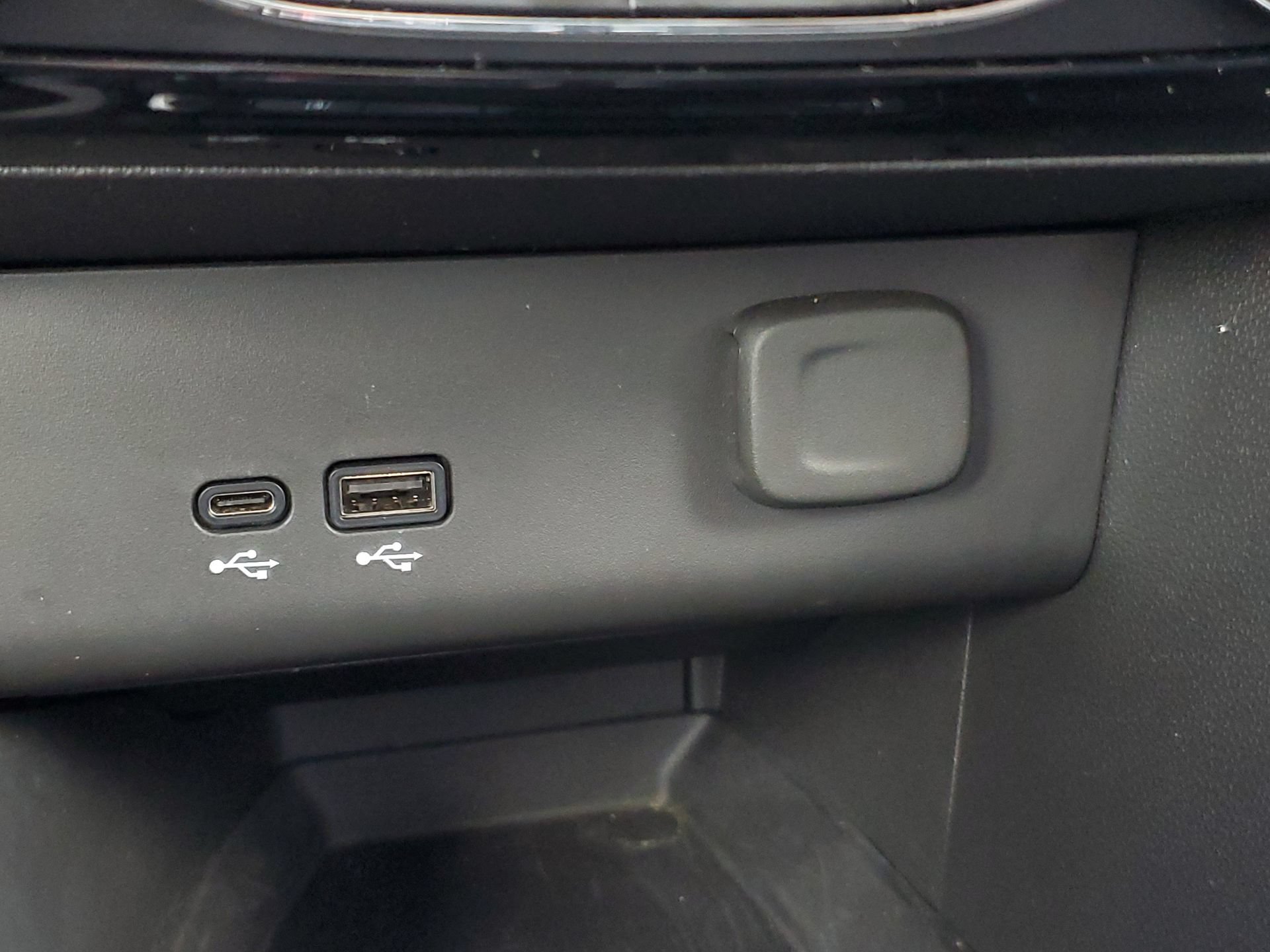 Used 2024 Buick Encore GX Sport Touring AWD/4WD image 29