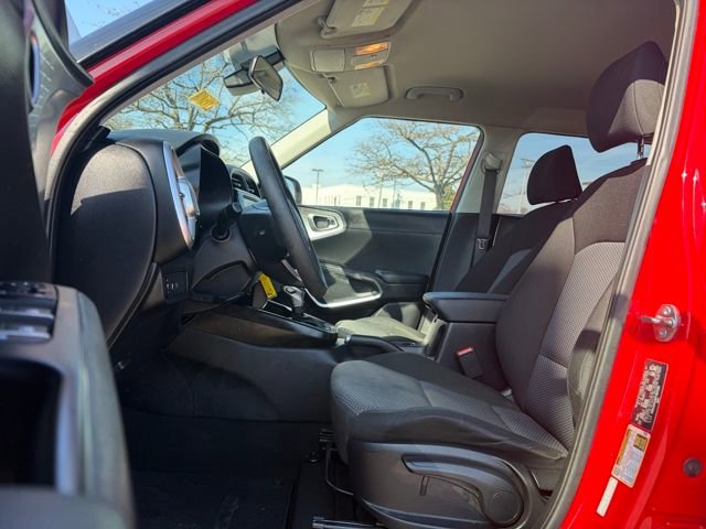 Used 2023 Kia Soul LX w/ LX Technology Package image 9
