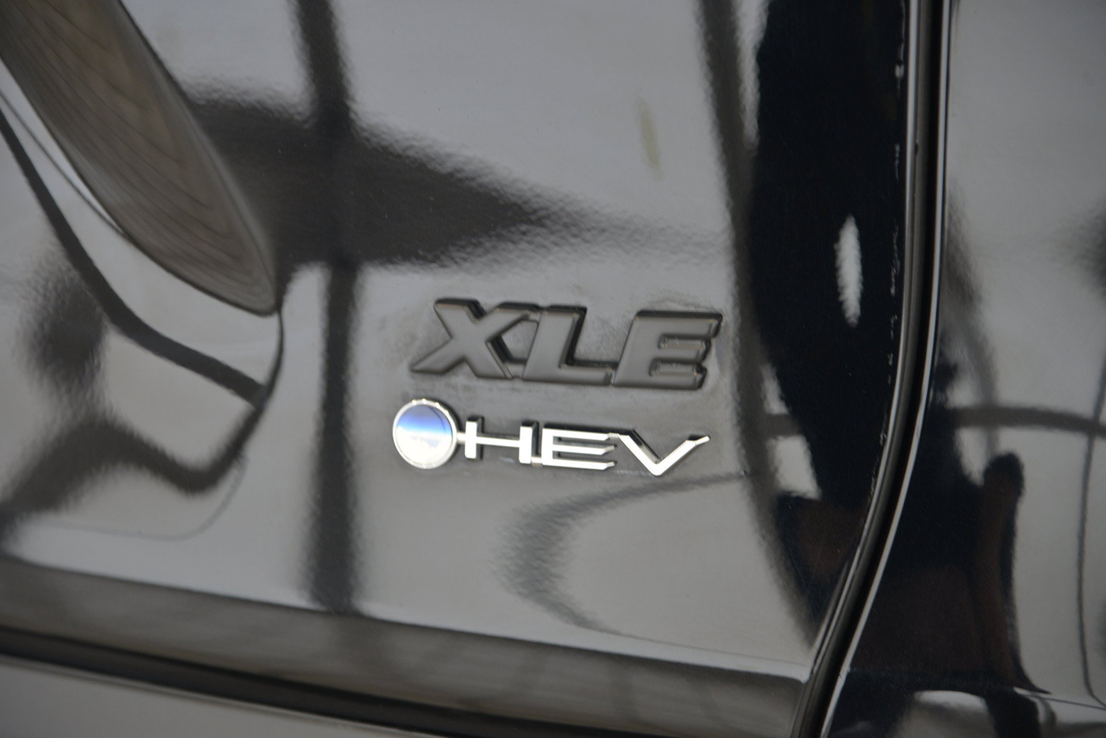 Used 2025 Toyota RAV4 XLE Premium w/ Weather Package AWD/4WD image 36