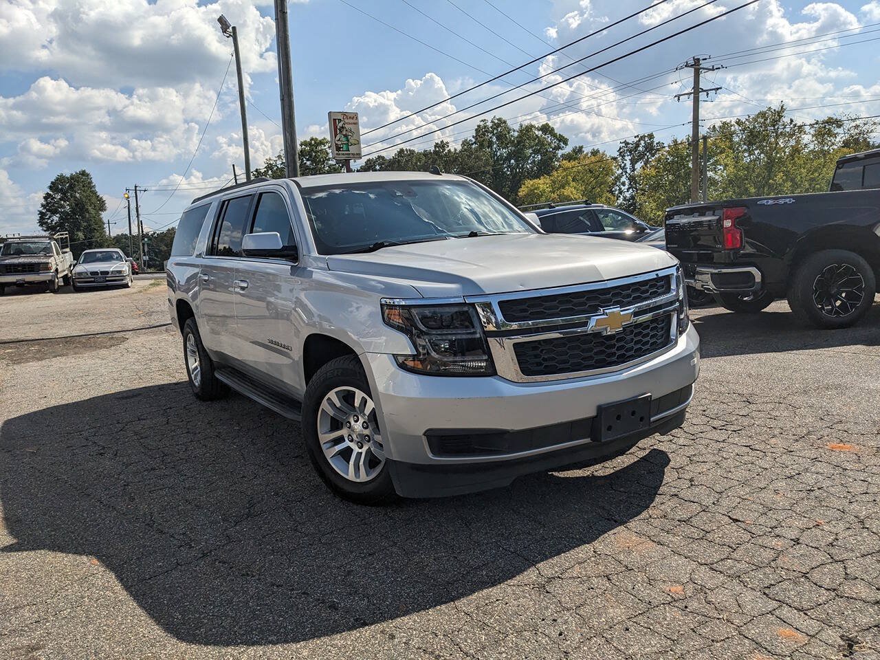 Used 2015 Chevrolet Suburban LT RWD image 9