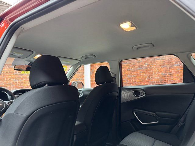 Used 2023 Kia Soul LX w/ LX Technology Package image 24