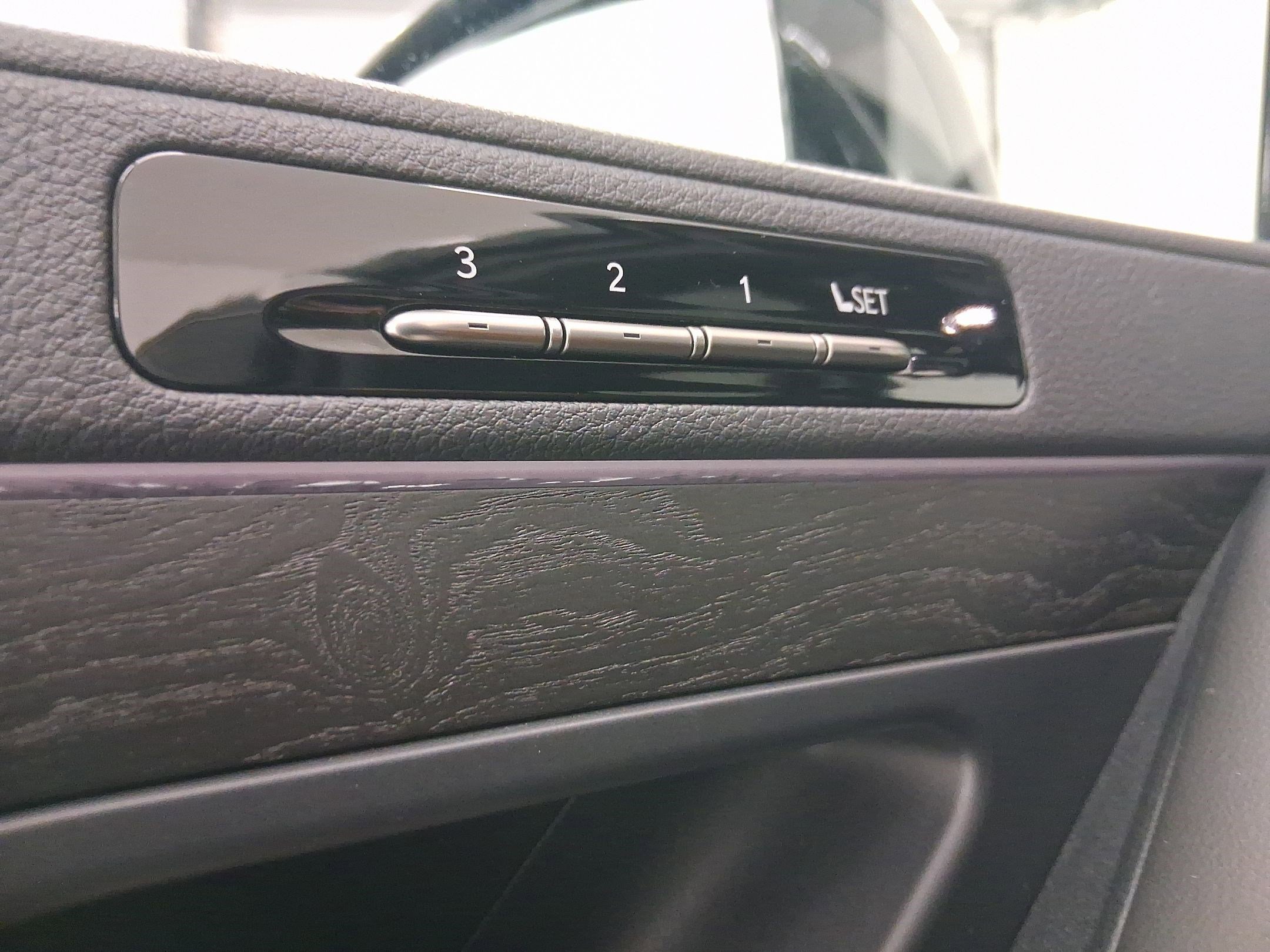 Certified 2025 Lexus LX 600 4WD w/ Luxury Package image 17