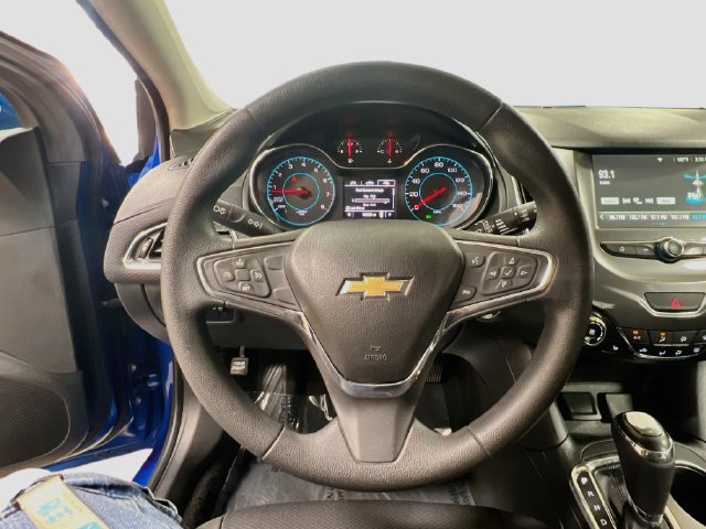 Used 2017 Chevrolet Cruze LT w/ Convenience Package FWD image 11