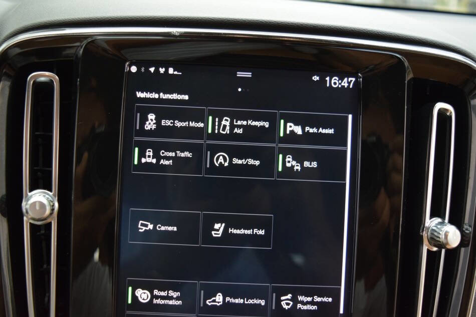 Used 2020 Volvo XC40 T5 Momentum w/ Protection Package Premier image 65