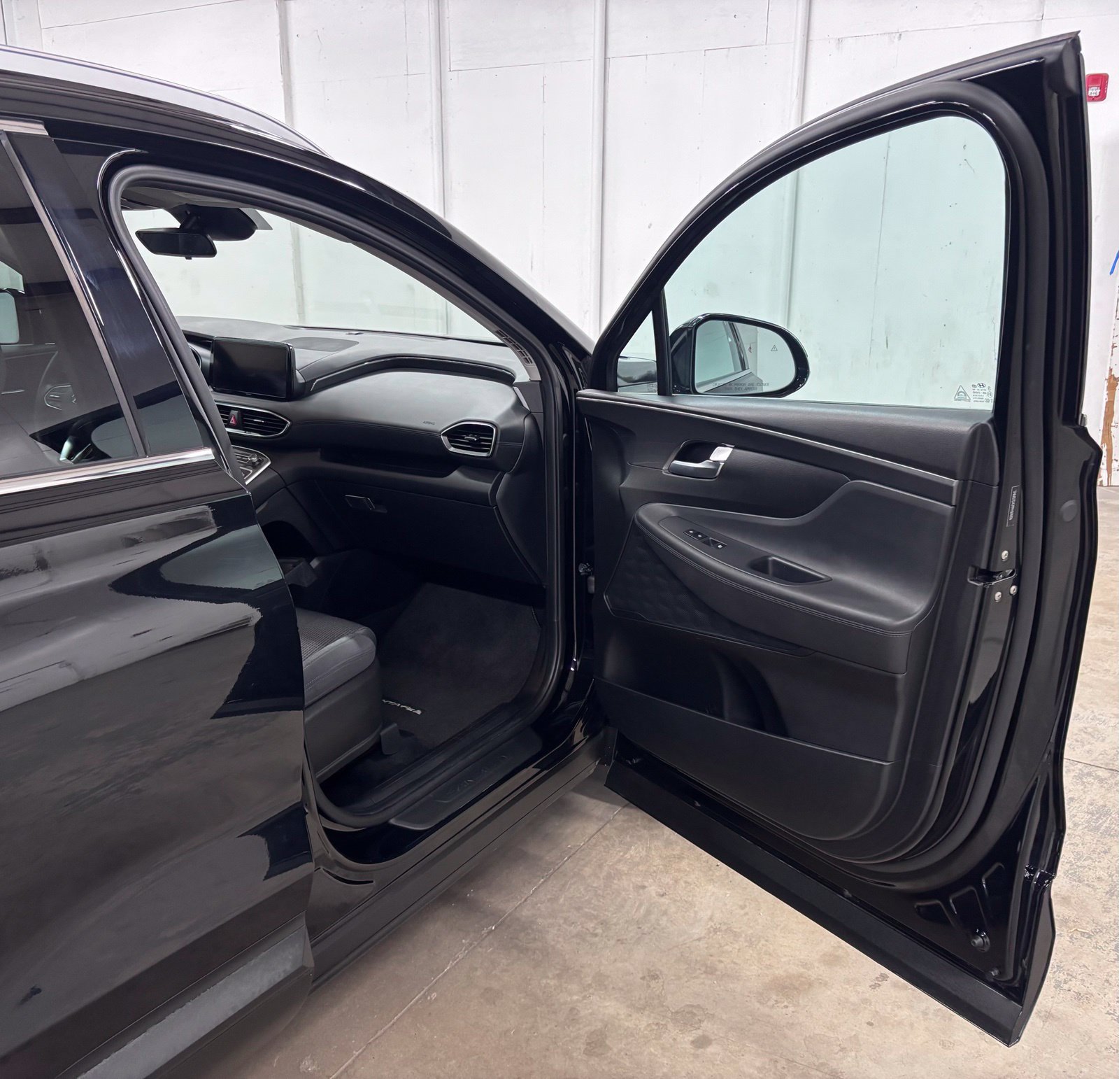 Used 2023 Hyundai Santa Fe SEL w/ Cargo Package AWD/4WD image 17