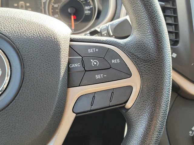 Used 2017 Jeep Cherokee Sport image 27