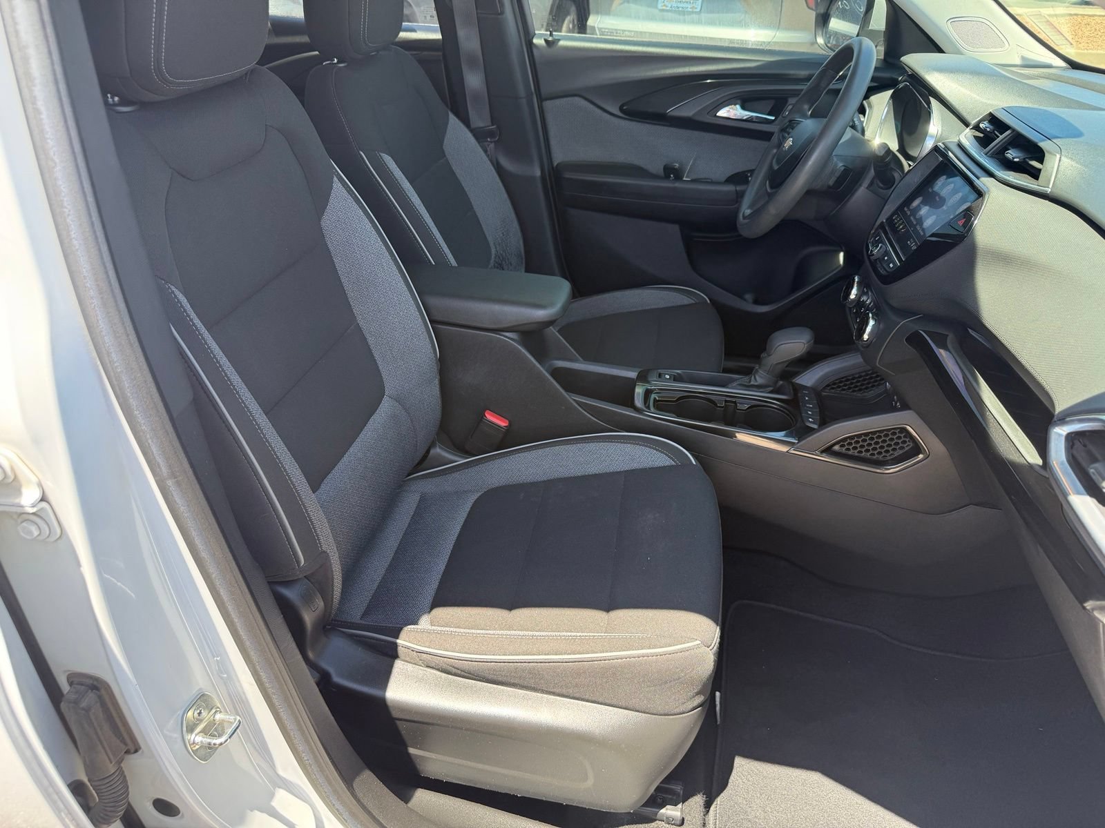 Certified 2022 Chevrolet TrailBlazer LT w/ Convenience Package FWD image 32