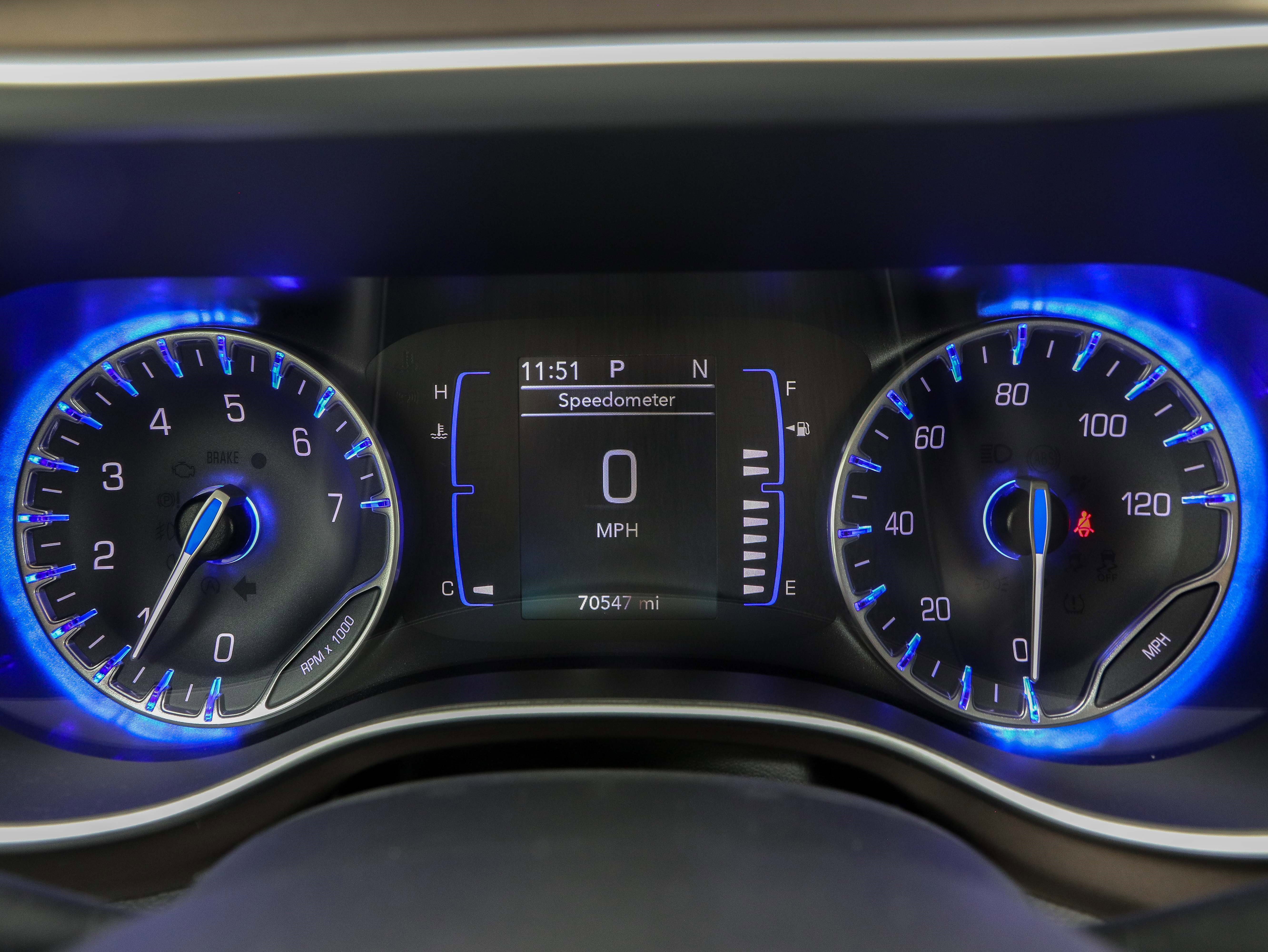 Used 2020 Chrysler Voyager LX image 24