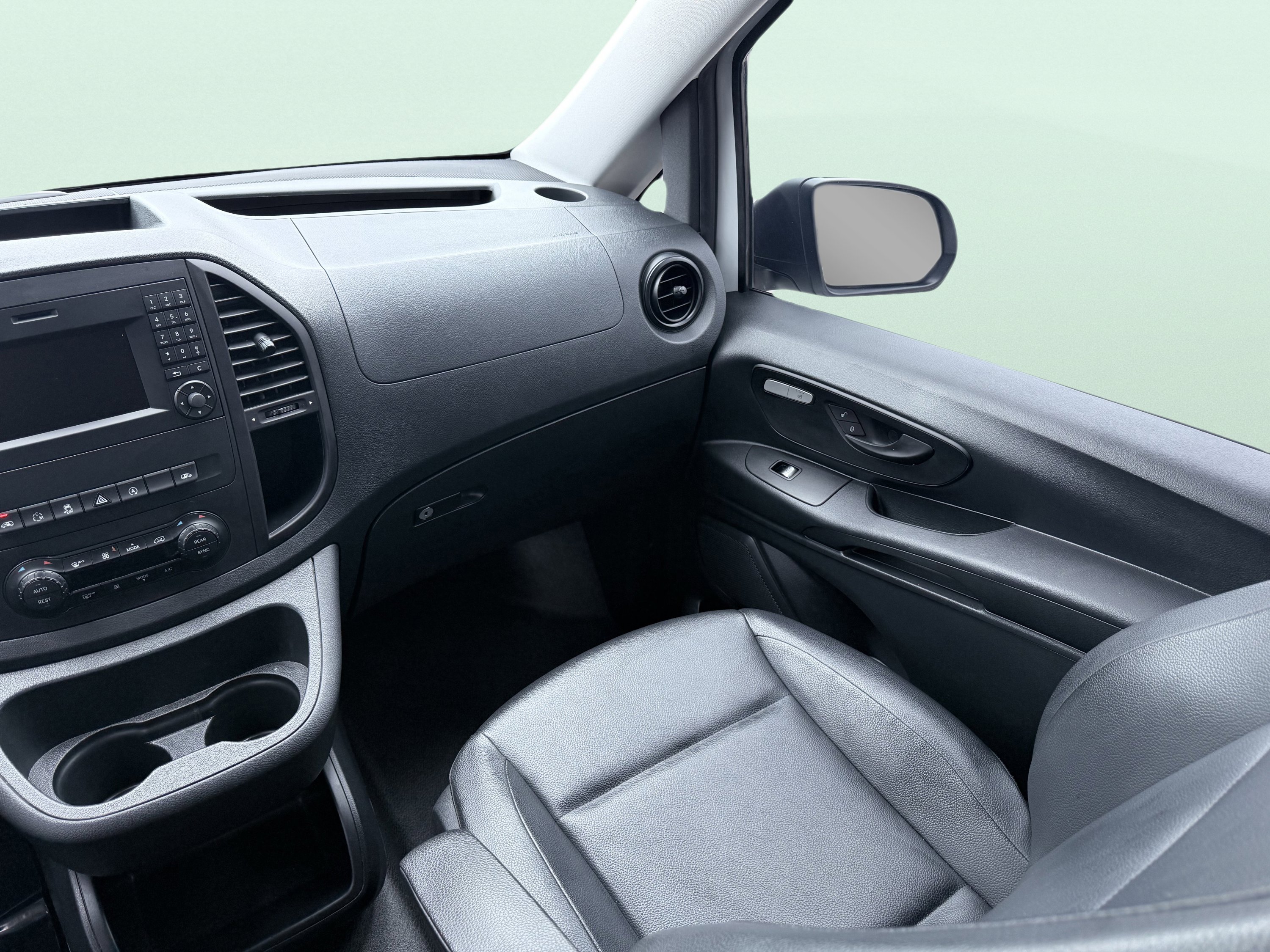 Used 2018 Mercedes-Benz Metris Passenger image 50