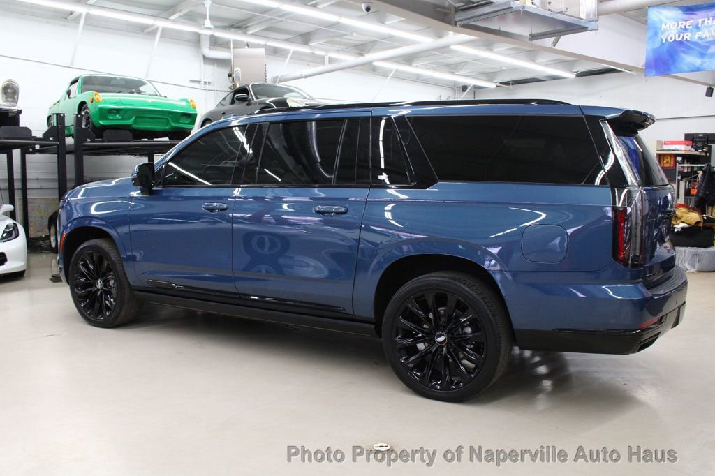 Used 2025 Cadillac Escalade ESV Sport Platinum w/ LPO, ONYX Package image 5