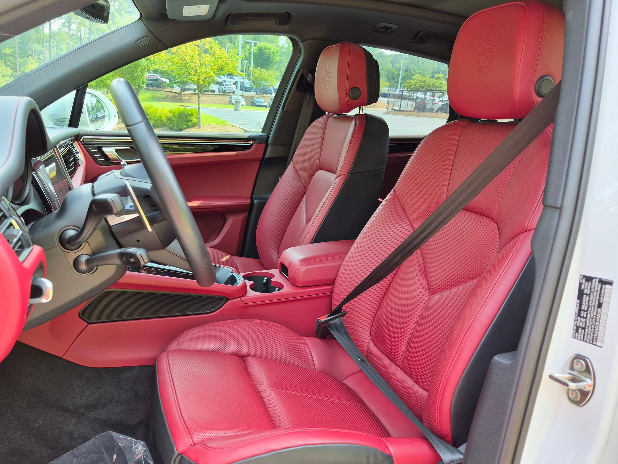 Certified 2025 Porsche Macan S AWD/4WD image 5