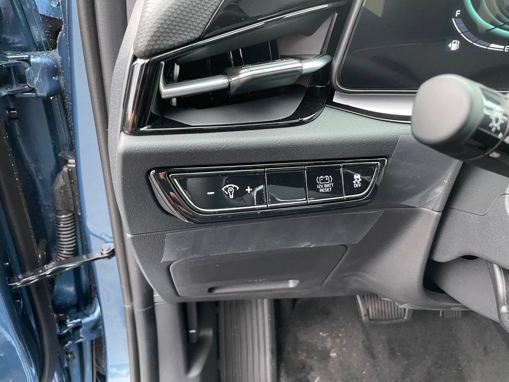 New 2026 Kia Niro EX FWD image 13