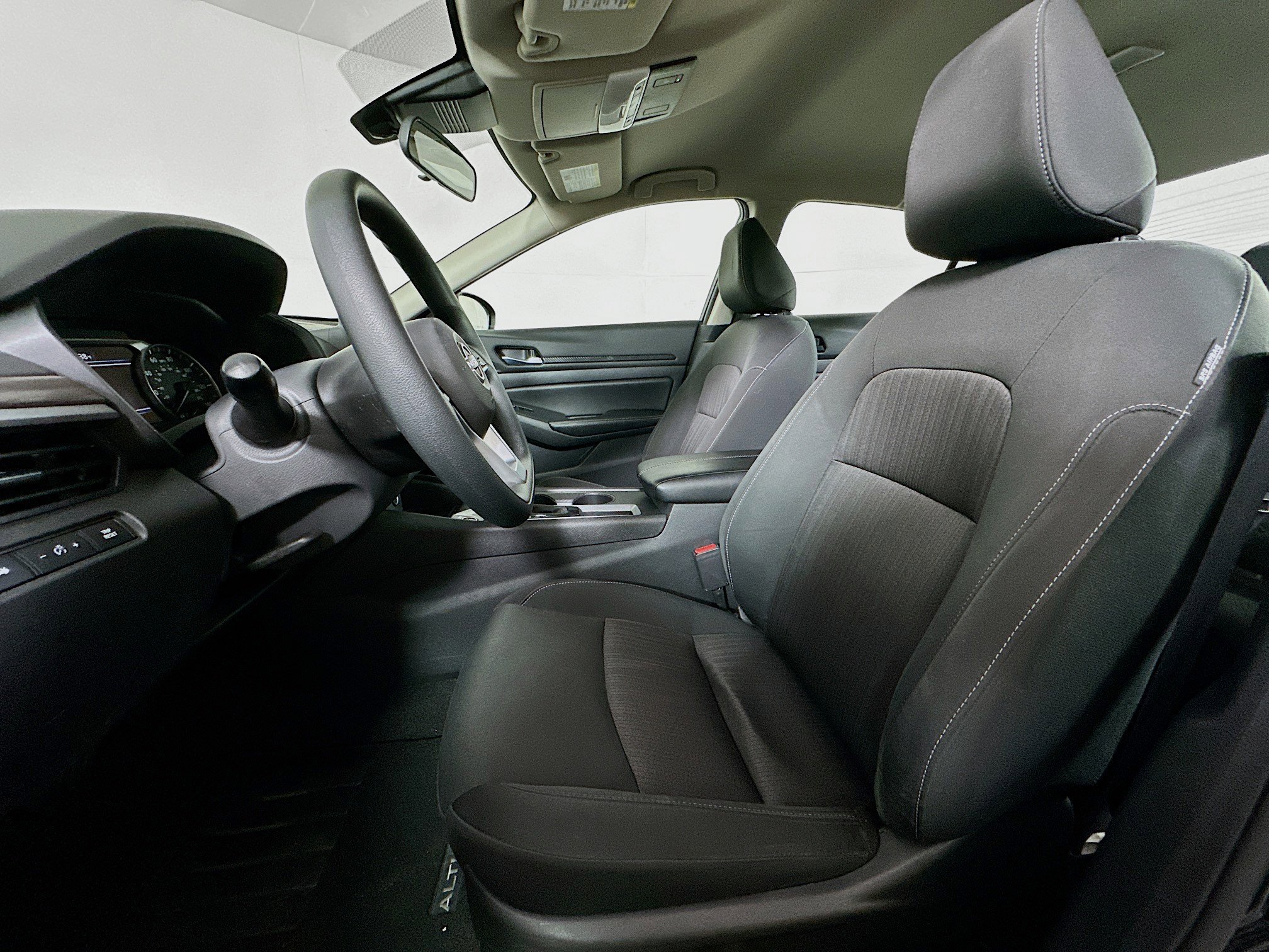 Used 2025 Nissan Altima 2.5 SV image 13