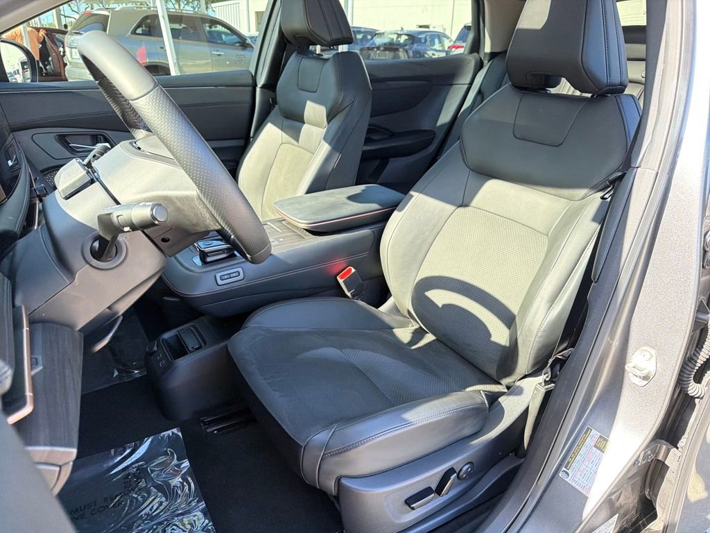 Used 2023 Nissan Ariya FWD image 33