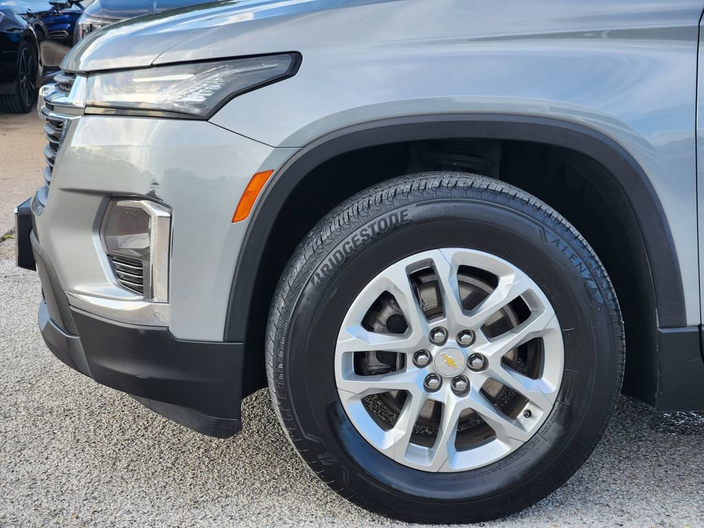 Used 2023 Chevrolet Traverse LS FWD image 9