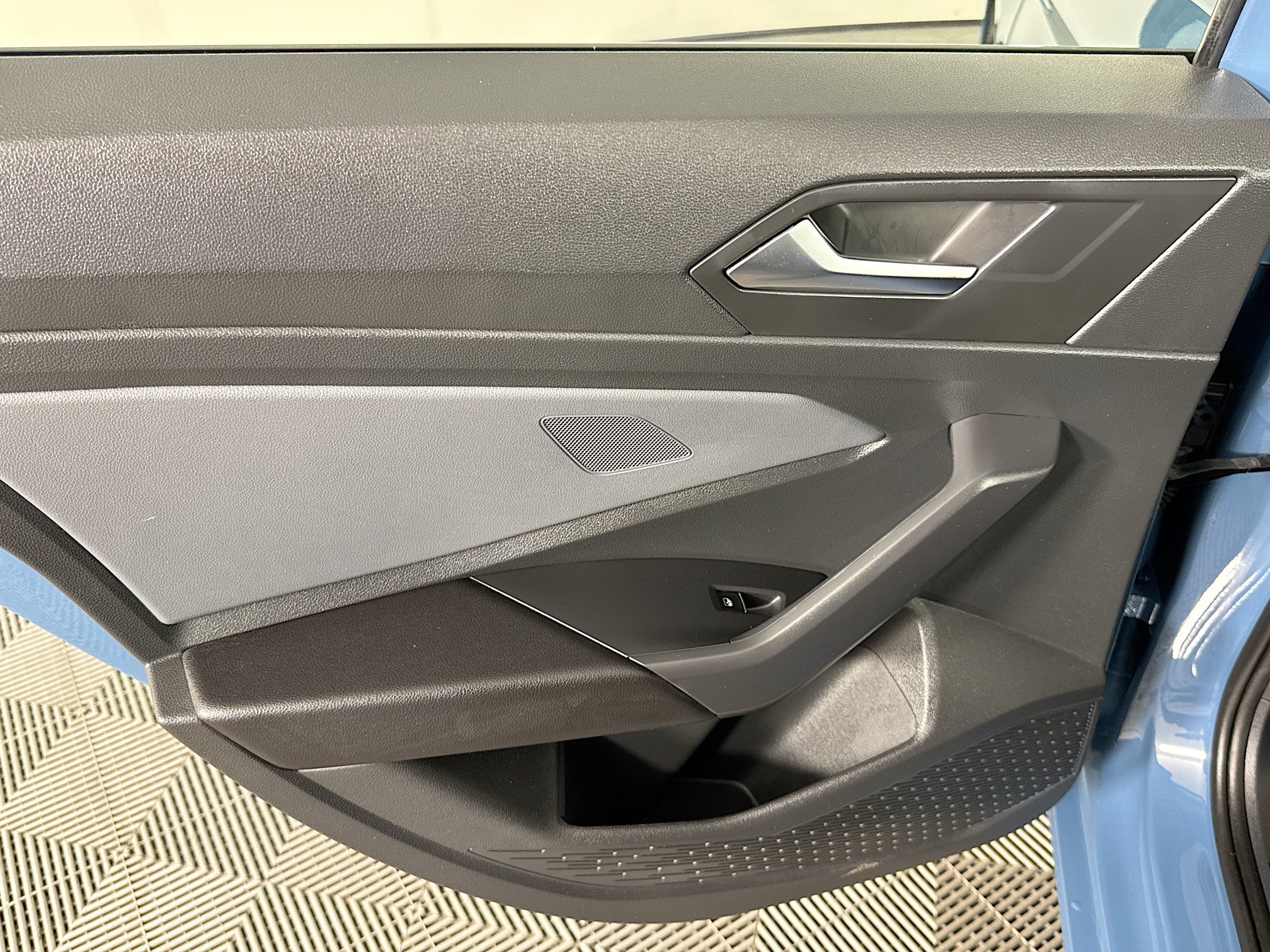 Used 2025 Volkswagen Jetta SE FWD image 25