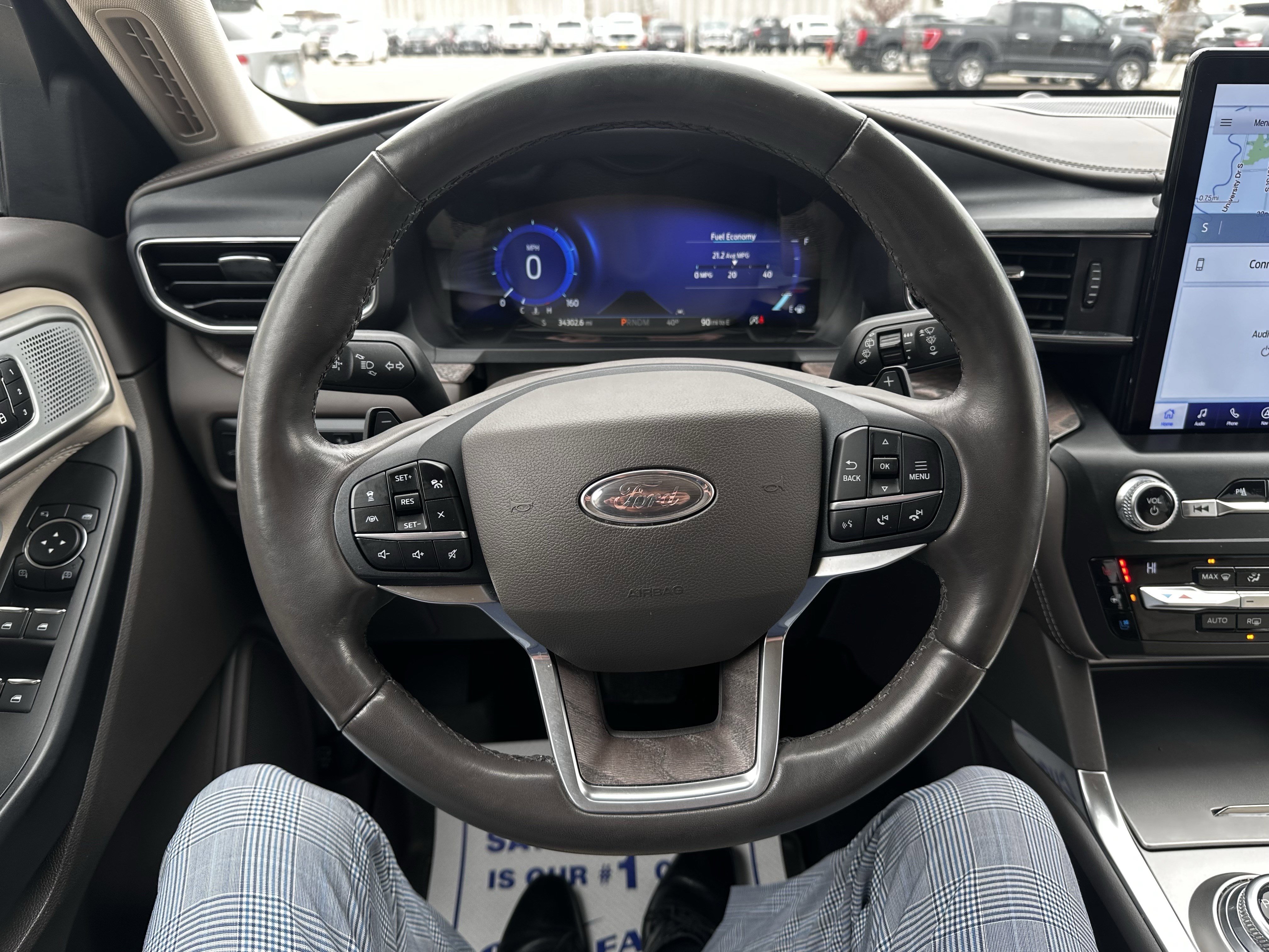 Used 2020 Ford Explorer Platinum w/ Premium Technology Package AWD/4WD image 9