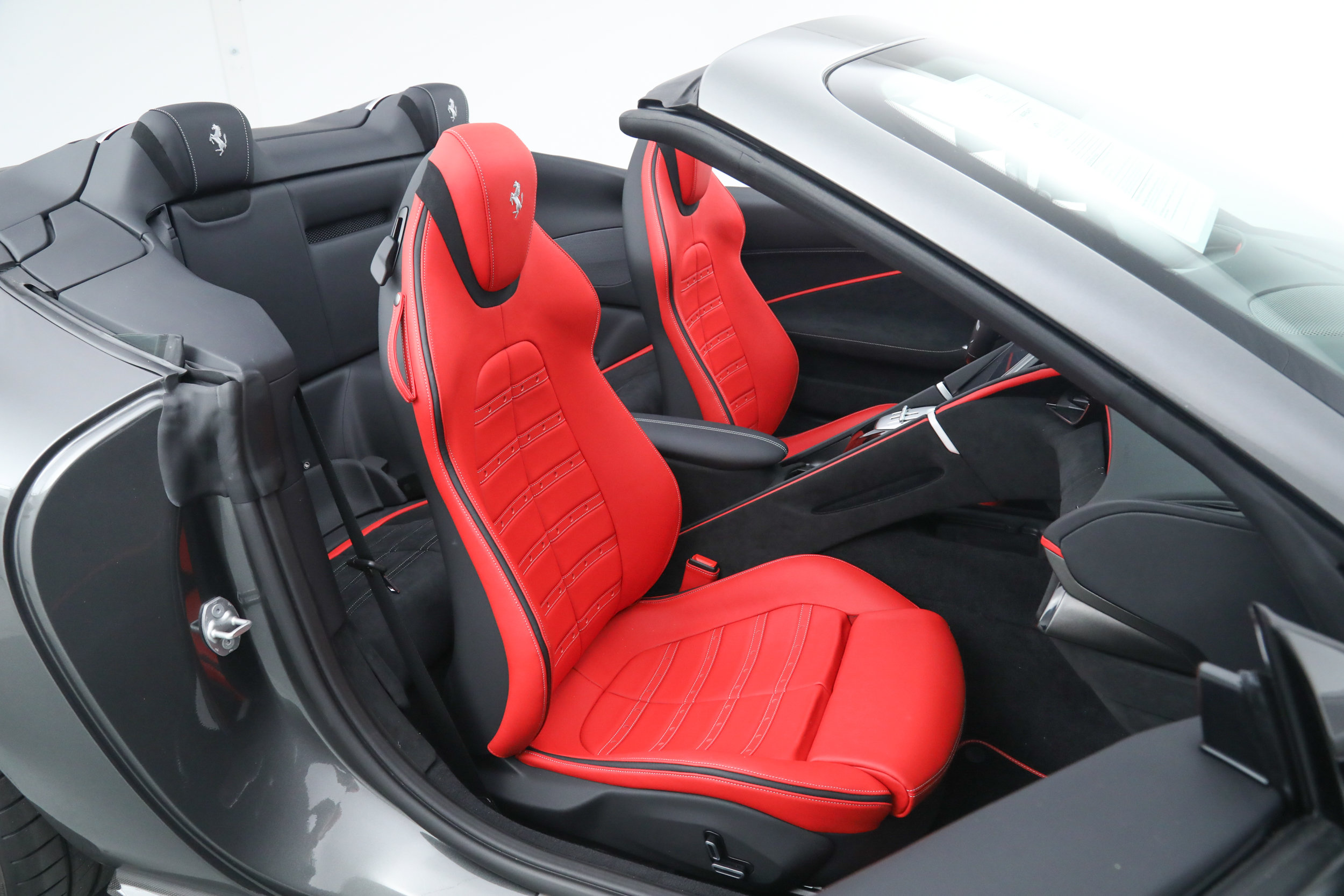 Certified 2025 Ferrari Roma Spider RWD image 31
