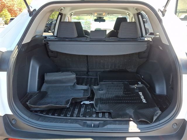 Used 2019 Toyota RAV4 LE w/ All Weather Liner Package AWD/4WD image 28