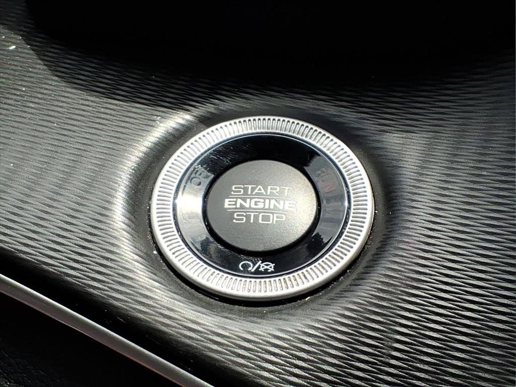 Used 2023 Jeep Grand Cherokee Laredo AWD/4WD image 8