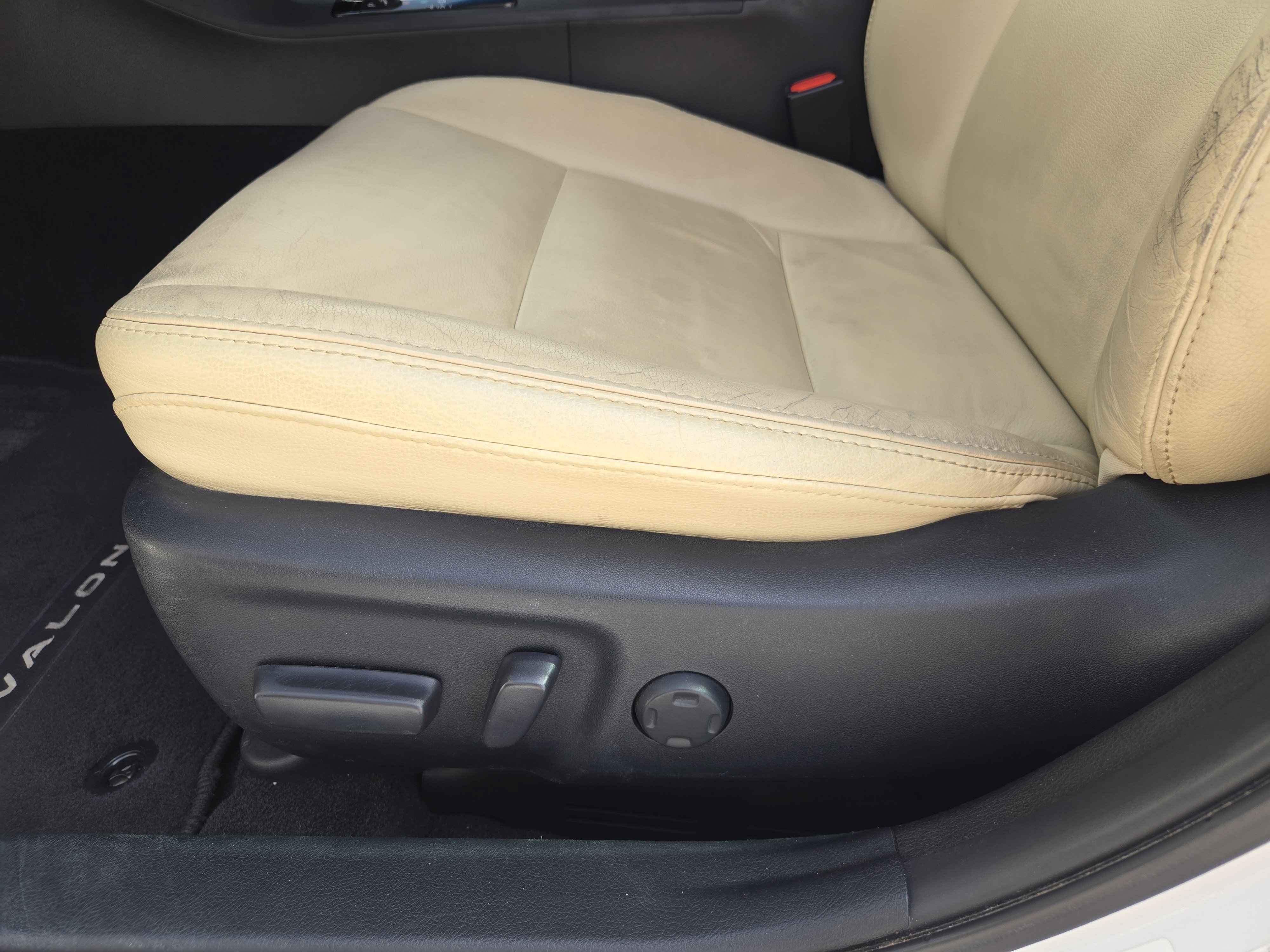 Used 2018 Toyota Avalon XLE Premium FWD image 26