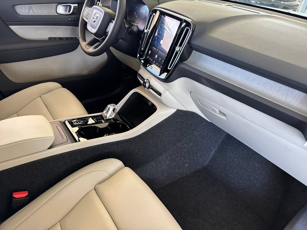 New 2026 Volvo XC40 B5 Plus w/ Protection Package Premier AWD/4WD image 15