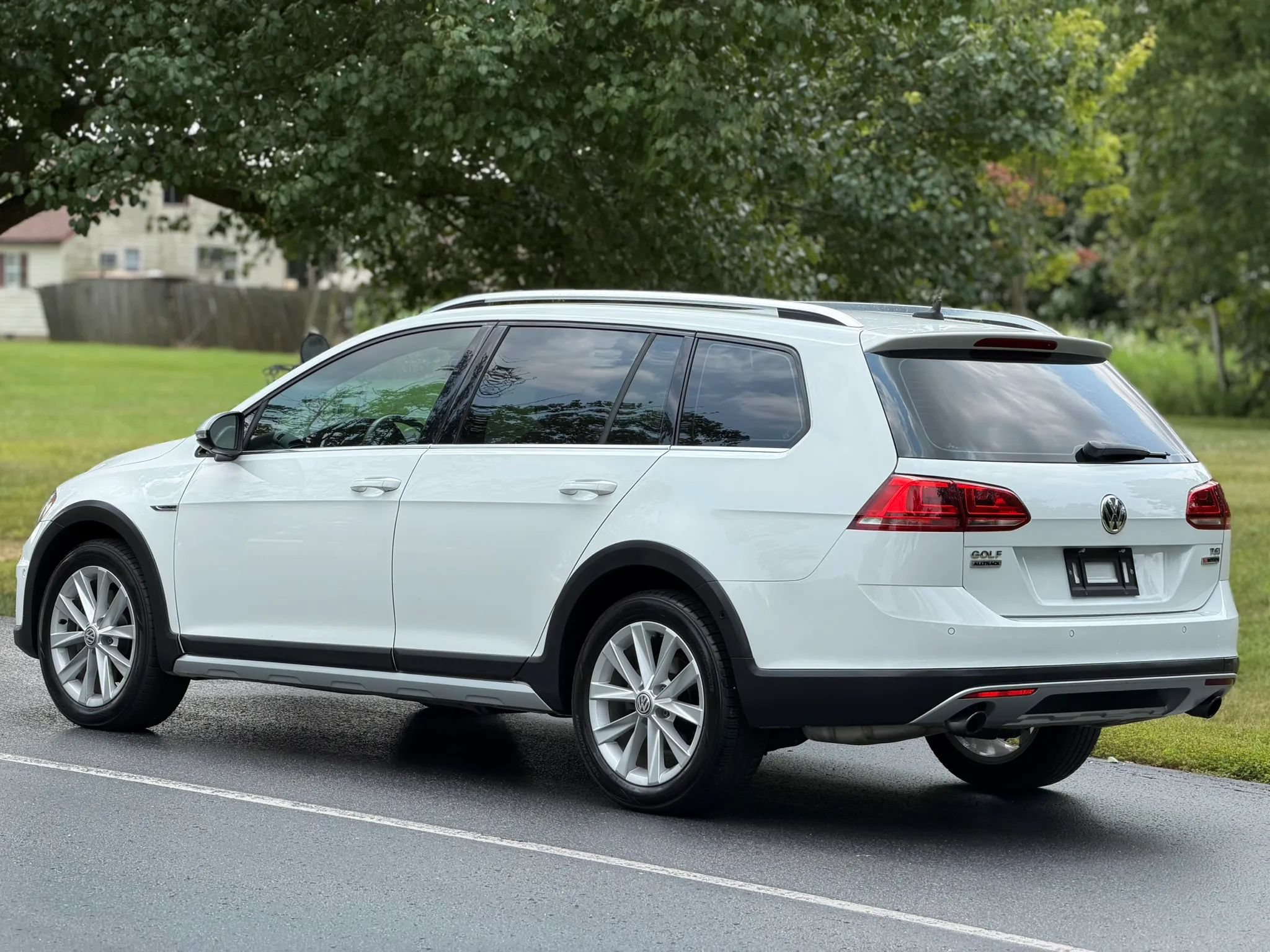 Used 2017 Volkswagen Golf Alltrack S AWD/4WD image 7