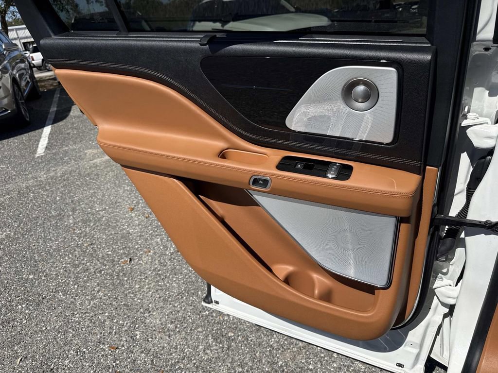 Certified 2024 Lincoln Aviator Black Label AWD/4WD image 13