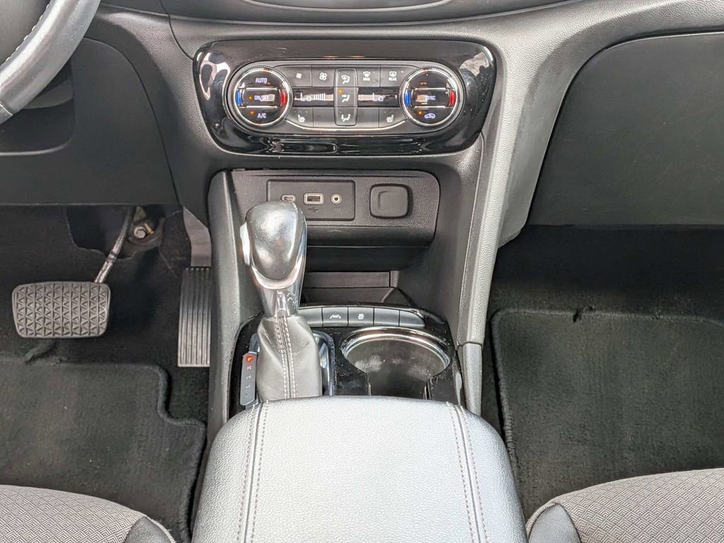 Used 2022 Buick Encore GX Select image 21