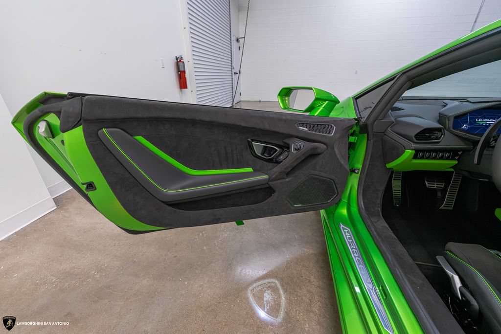 Used 2024 Lamborghini Huracan Tecnica RWD image 29