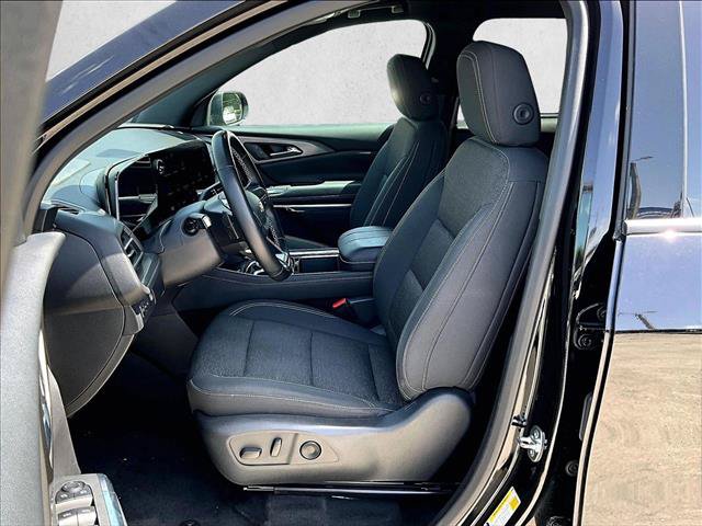 Used 2025 Chevrolet Traverse LT FWD image 27