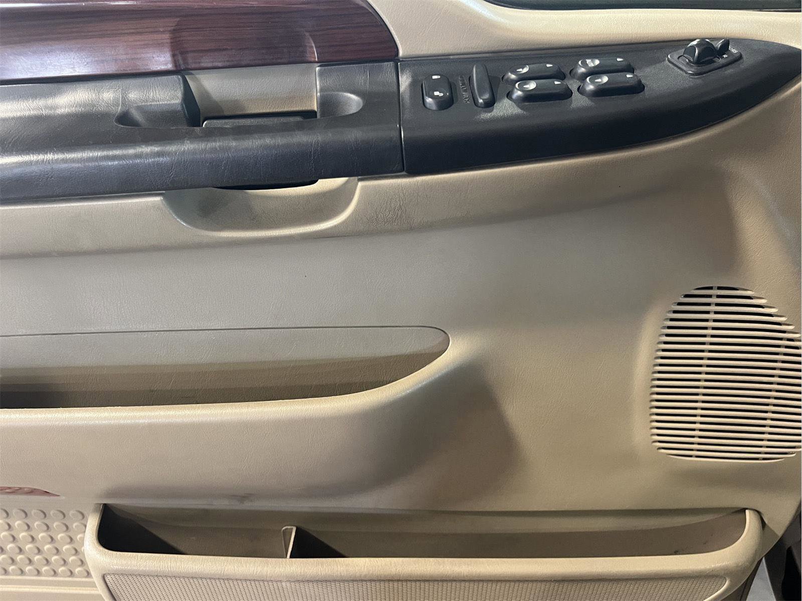 Used 2005 Ford F350 Lariat image 14