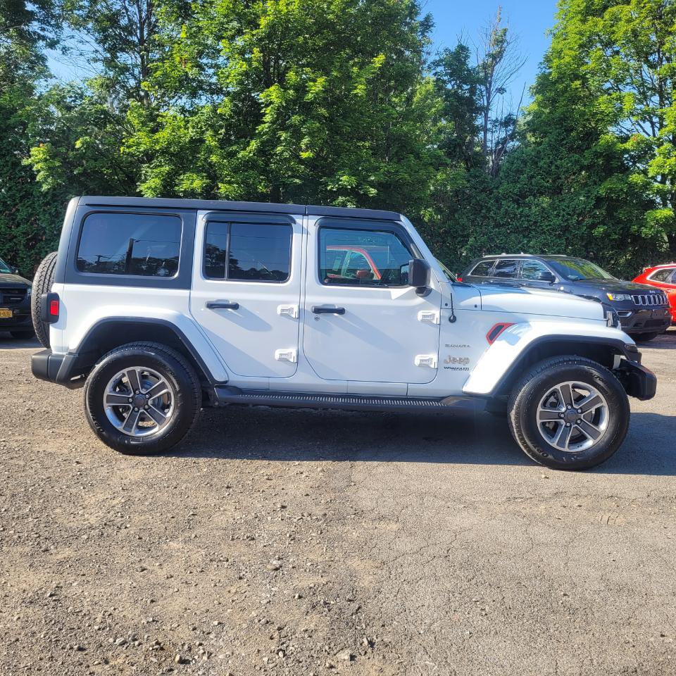 Used 2018 Jeep Wrangler Unlimited Sahara AWD/4WD image 9