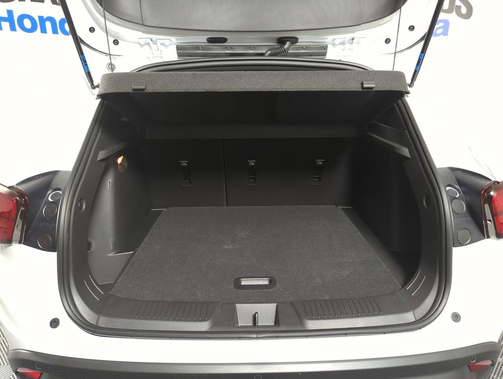 Used 2025 Chevrolet Trax RS w/ Driver Confidence Package image 18