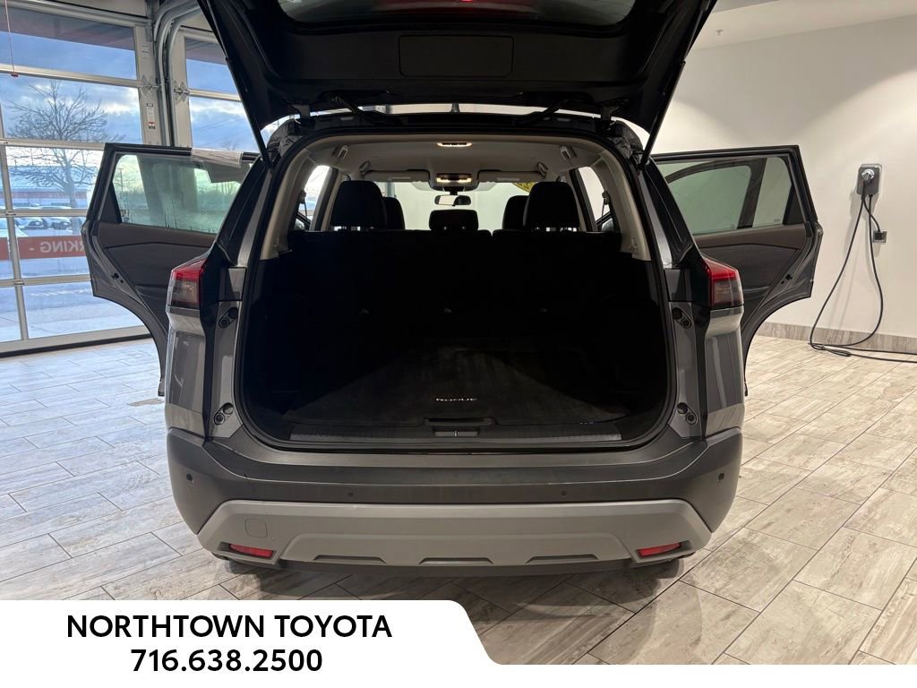 Used 2022 Nissan Rogue SV image 21