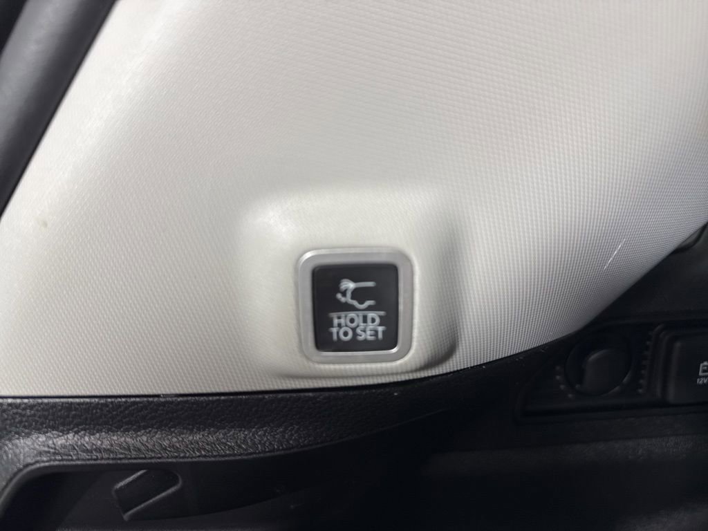 Used 2022 Jeep Grand Cherokee Limited image 35