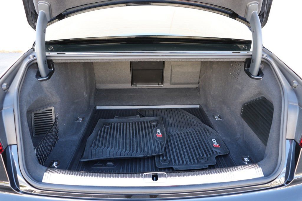 Used 2023 Audi S8 AWD/4WD image 25