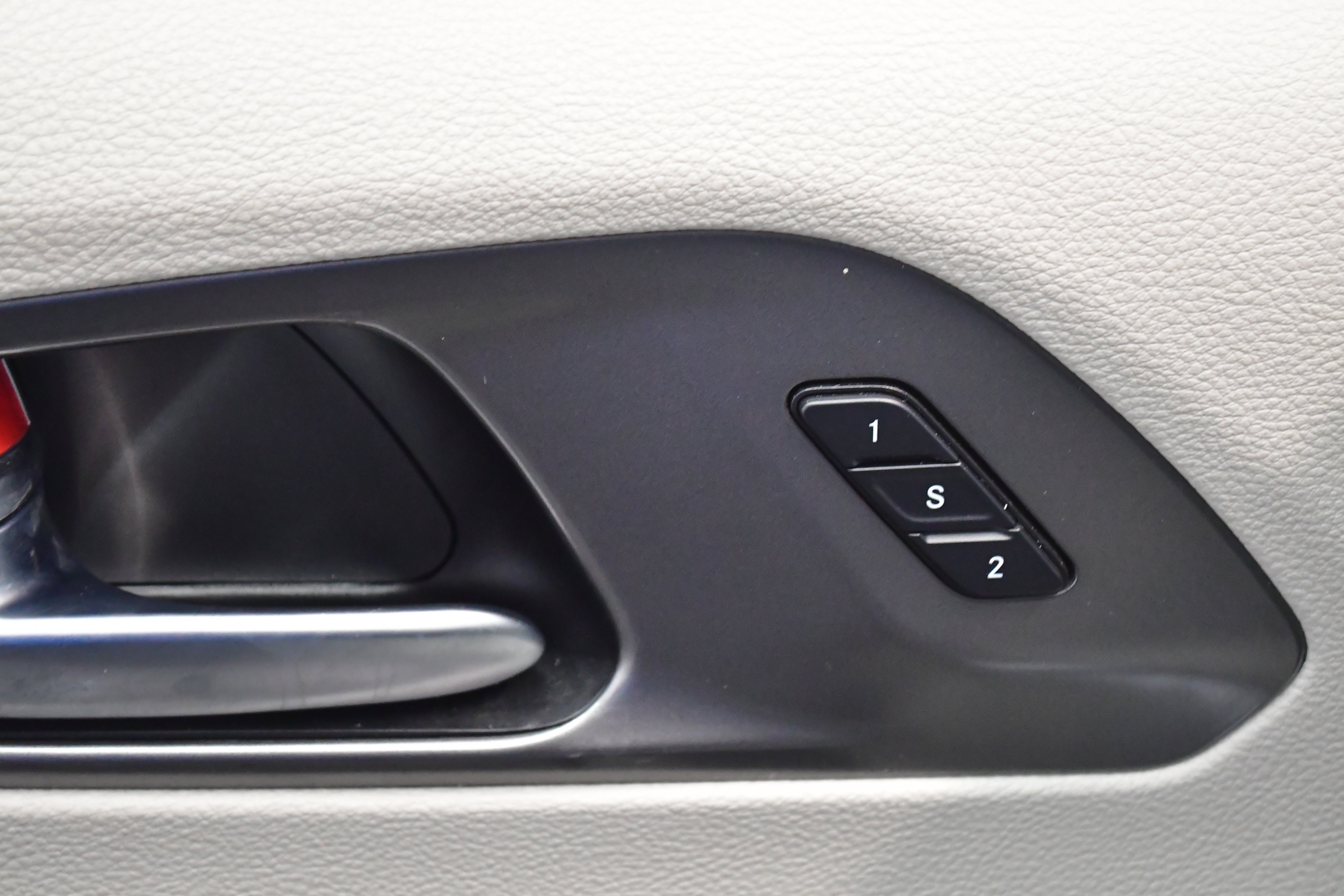 Used 2023 Chrysler Pacifica Touring-L FWD image 16