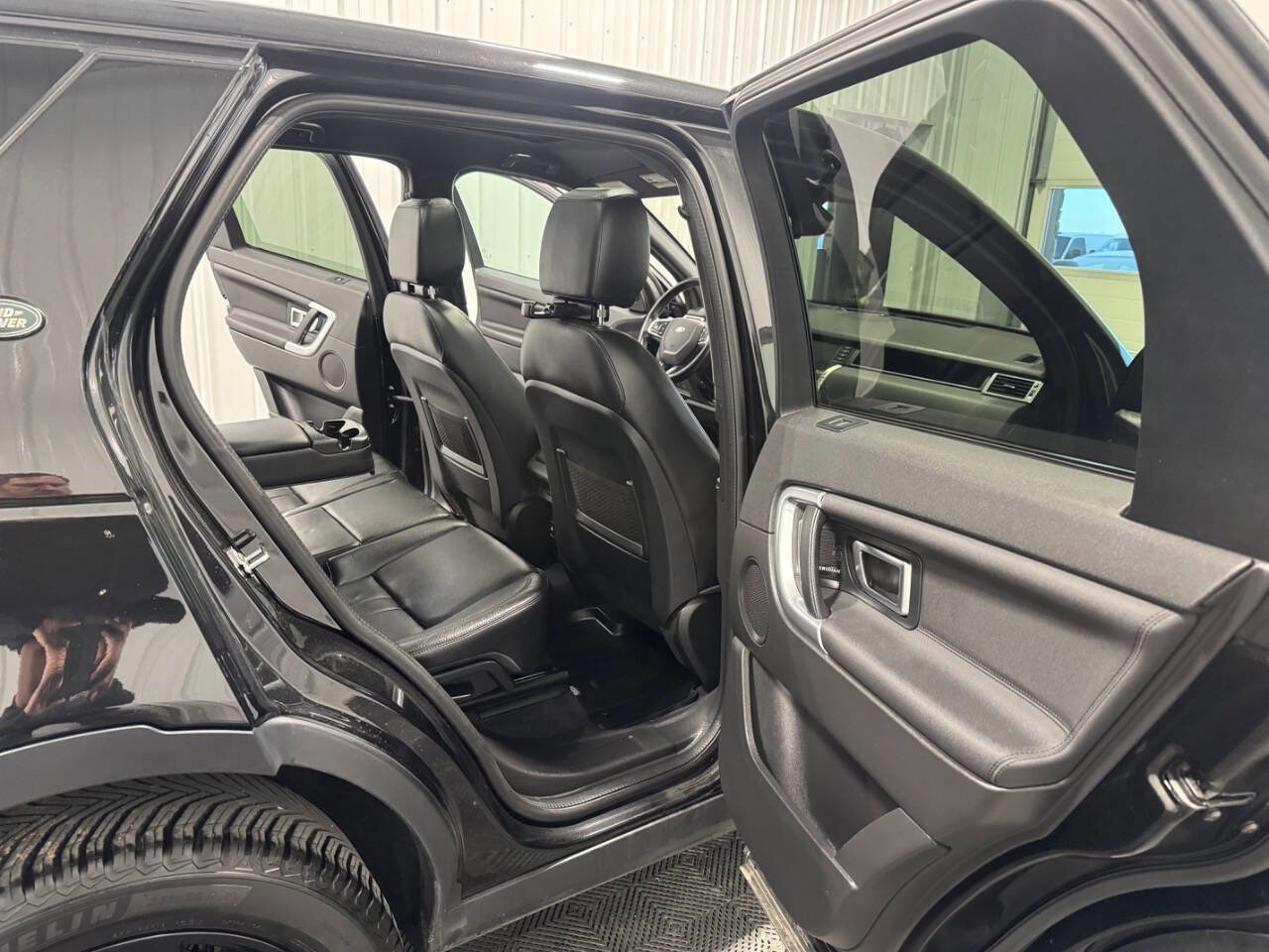 Used 2019 Land Rover Discovery Sport HSE image 26