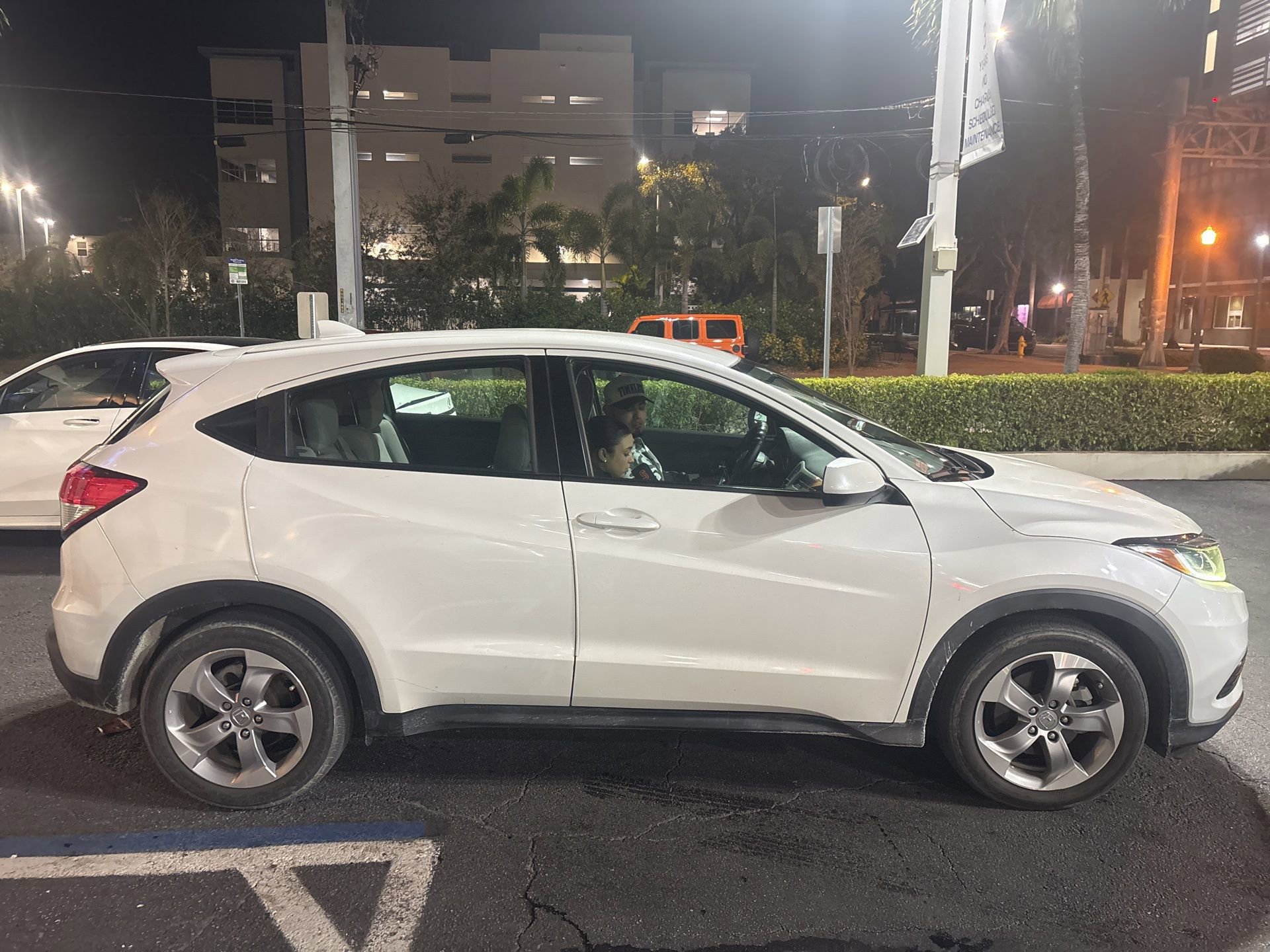 Used 2022 Honda HR-V LX image 3