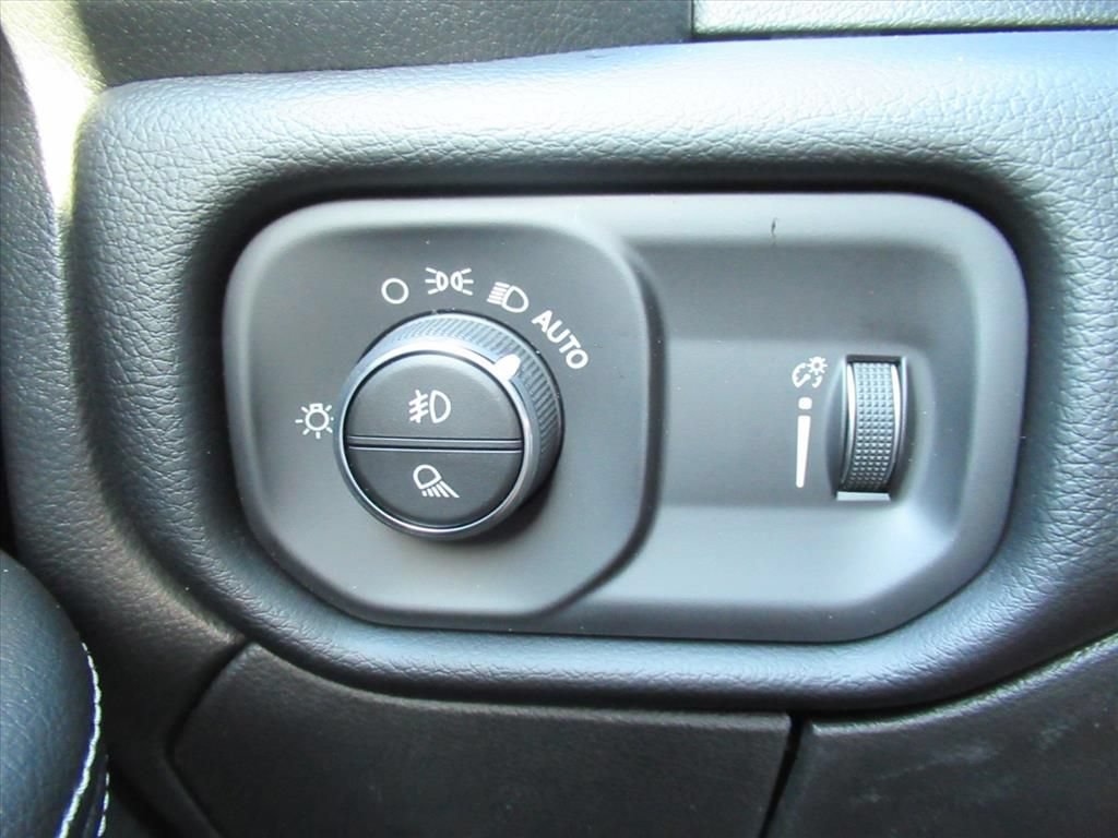 New 2026 RAM 3500 Big Horn AWD/4WD image 21