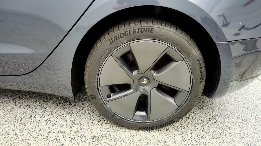 Used 2023 Tesla Model 3 Standard Range image 9