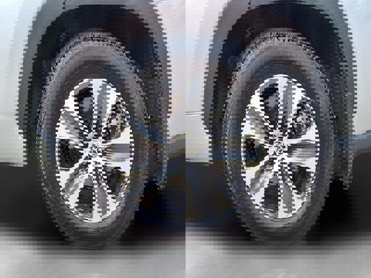 Used 2022 Toyota Highlander XLE image 3