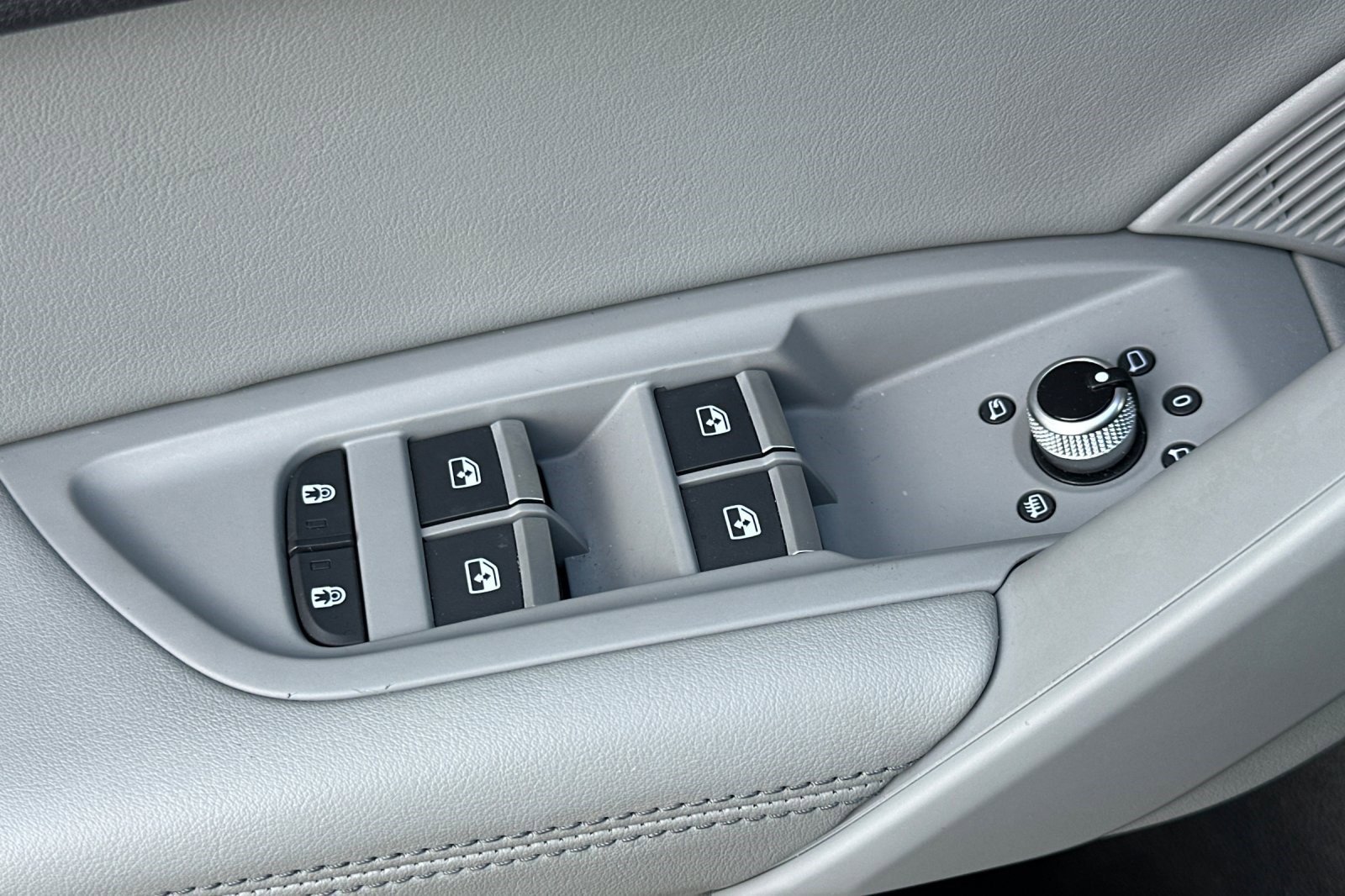 Used 2022 Audi Q5 e Prestige w/ Prestige Package image 13