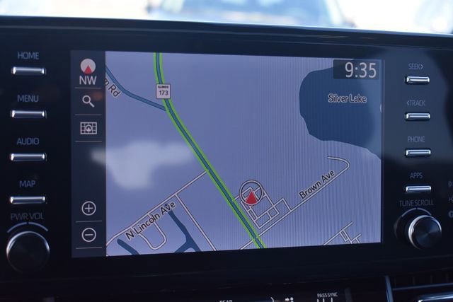 Used 2023 Toyota Sienna Limited image 36