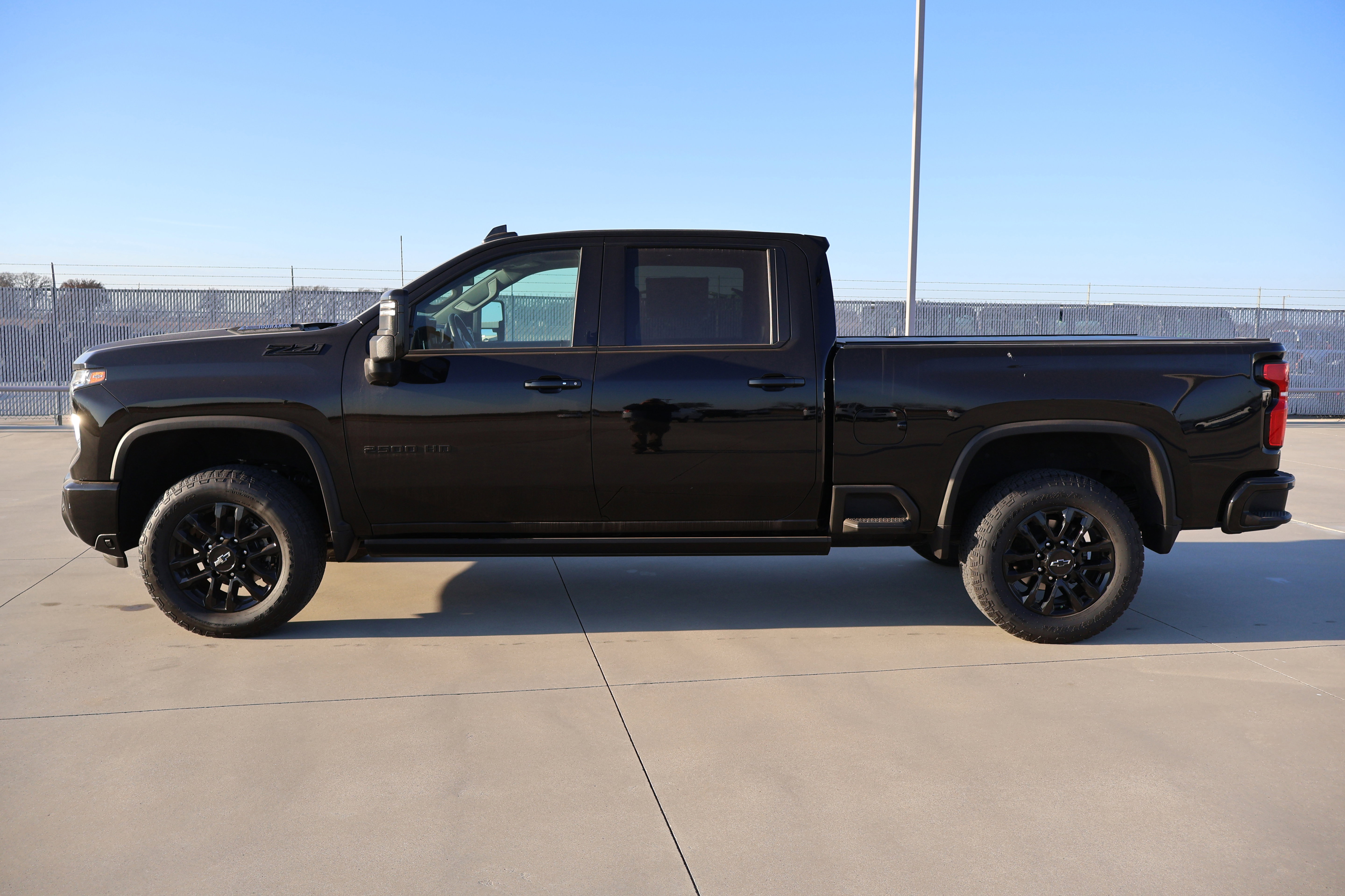 Used 2024 Chevrolet Silverado 2500 LTZ w/ LTZ Plus Package image 2