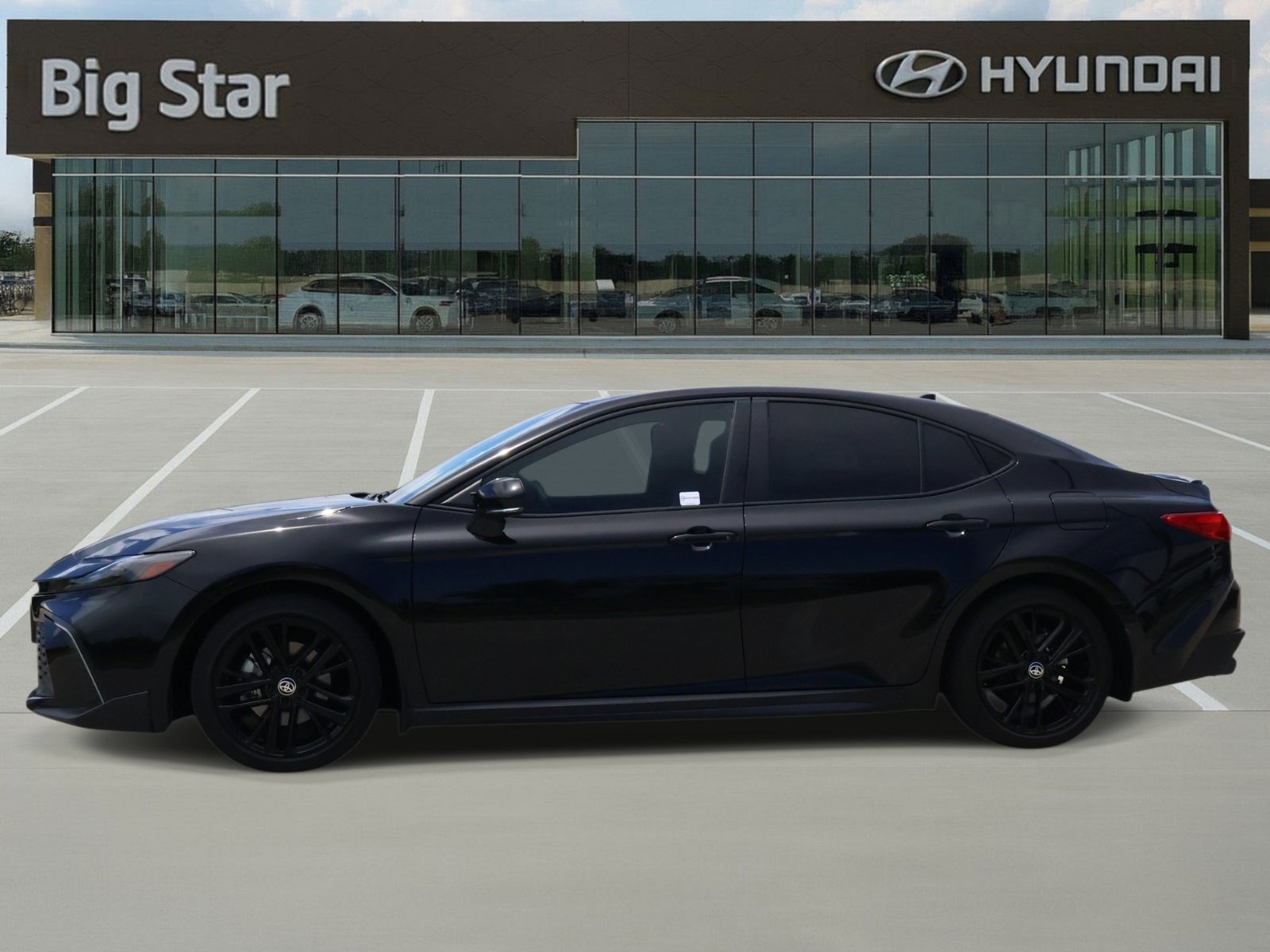Used 2025 Toyota Camry SE w/ Convenience Package FWD image 2
