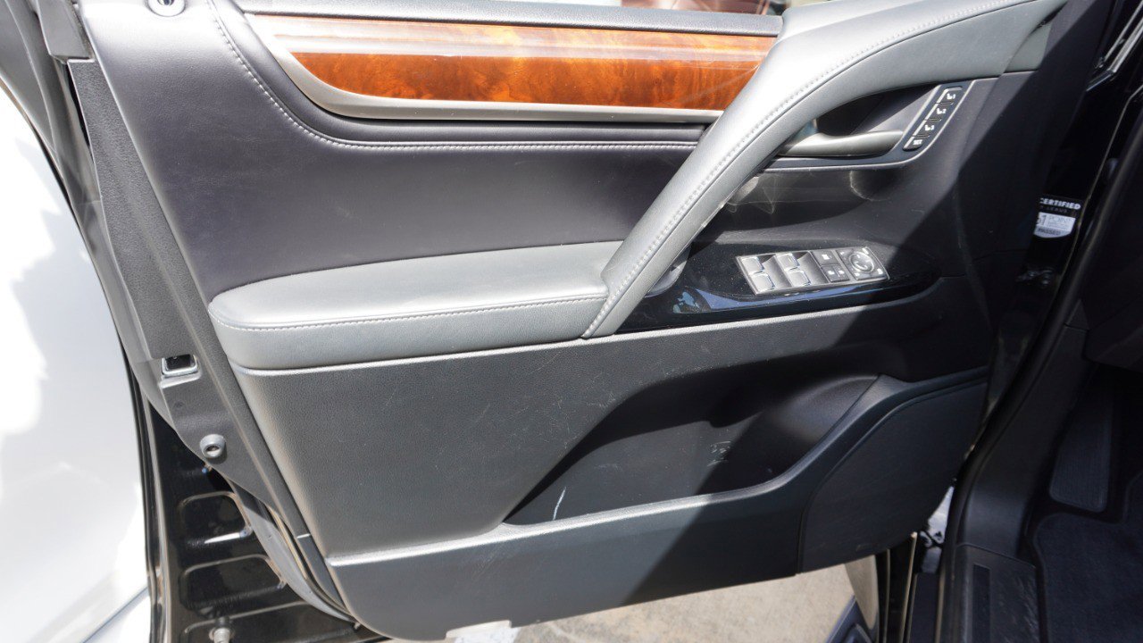 Used 2020 Lexus LX 570 4WD w/ Luxury Package image 14