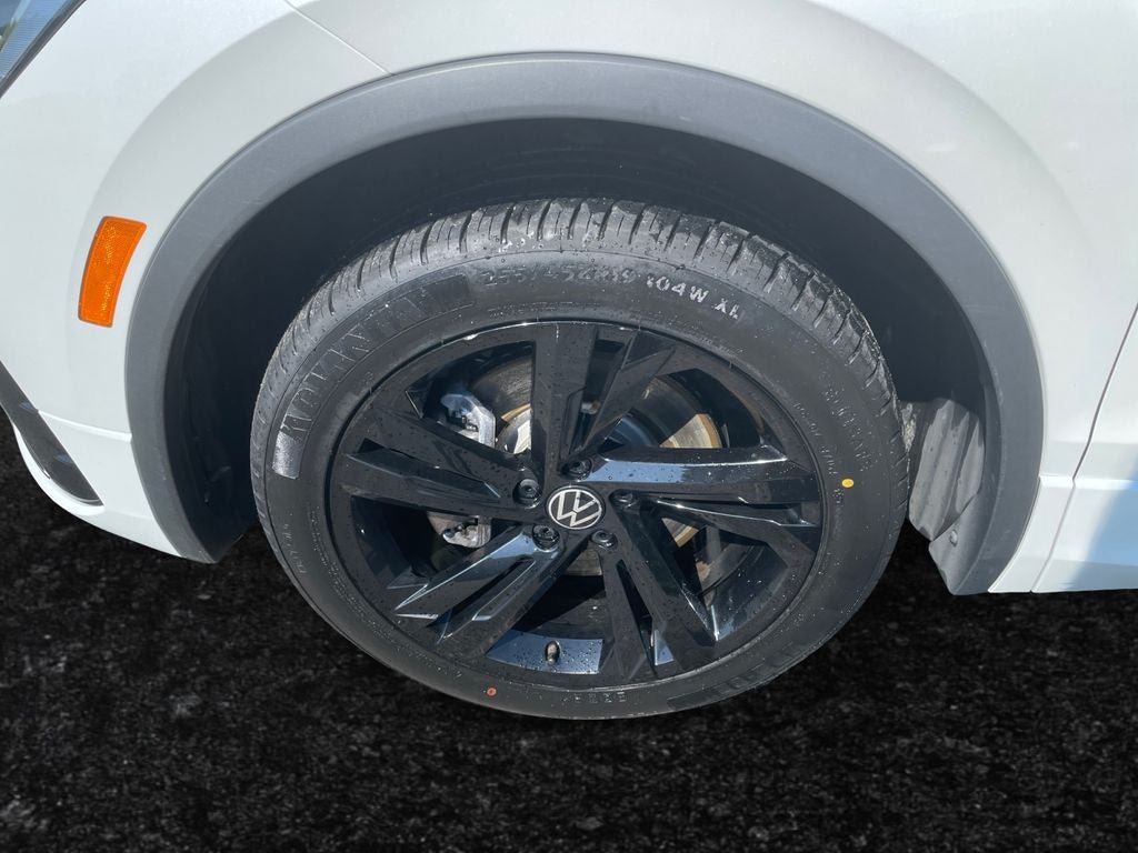 Used 2023 Volkswagen Tiguan SE R-Line AWD/4WD image 16